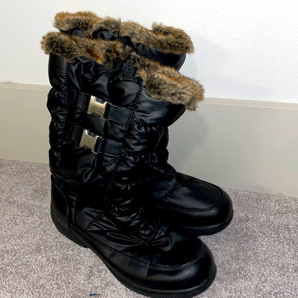 Boots with the fur